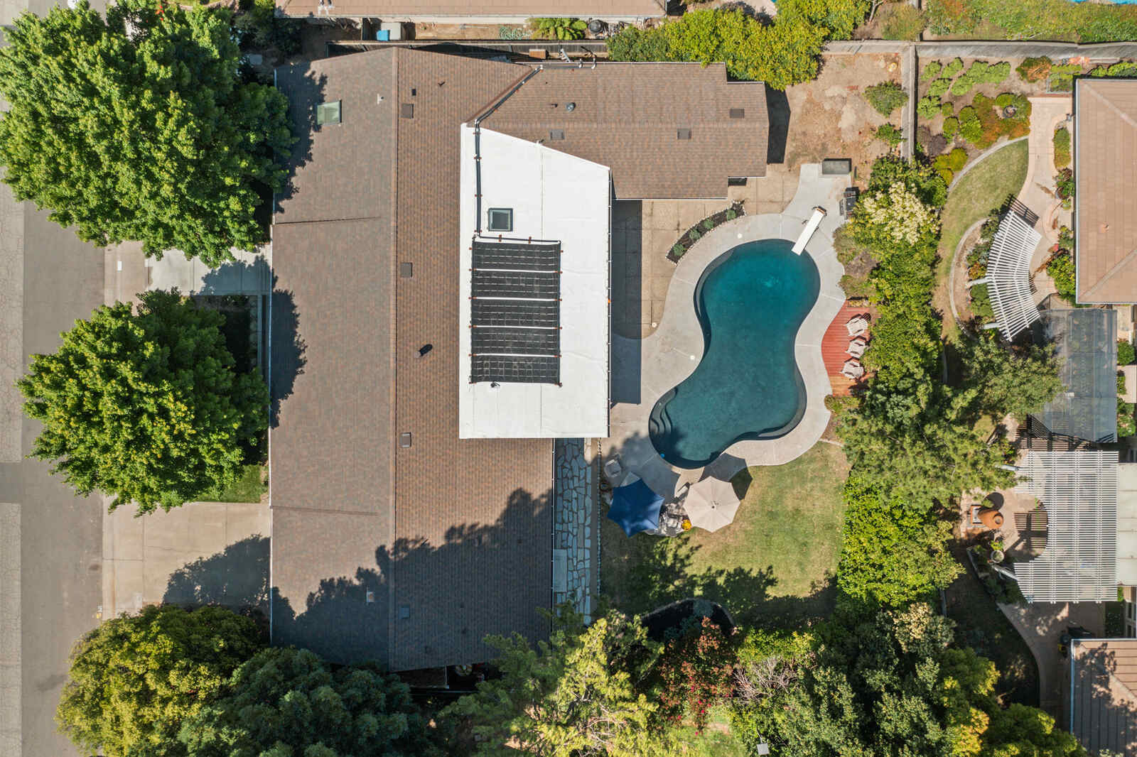 backyard-aerial-view-sacramento-ca-home-remodel-pool-and-garden backyard-aerial-view-sacramento-ca-home-remodel-pool-and-garden