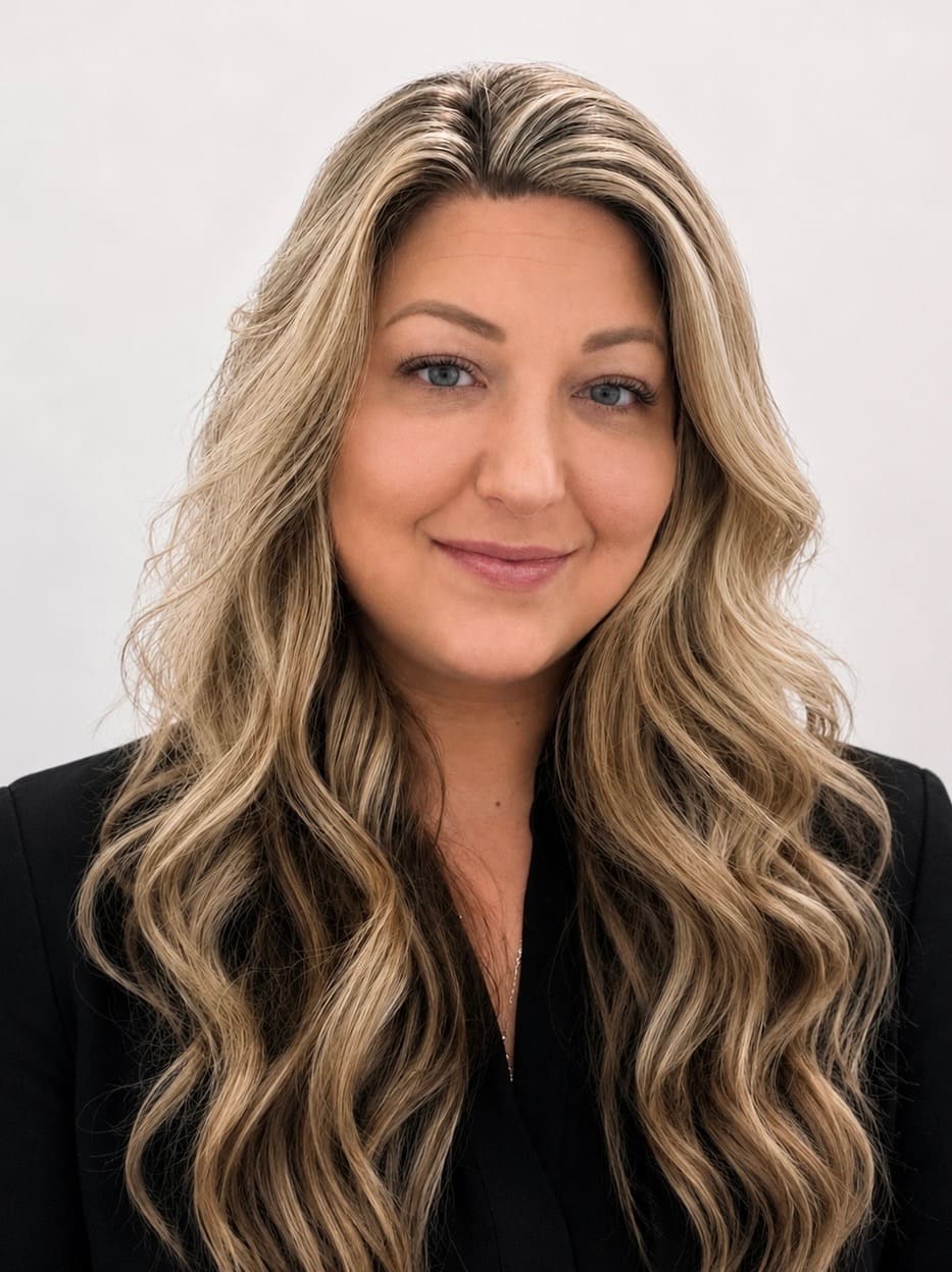 Laura Brock Headshot for H&H Builds