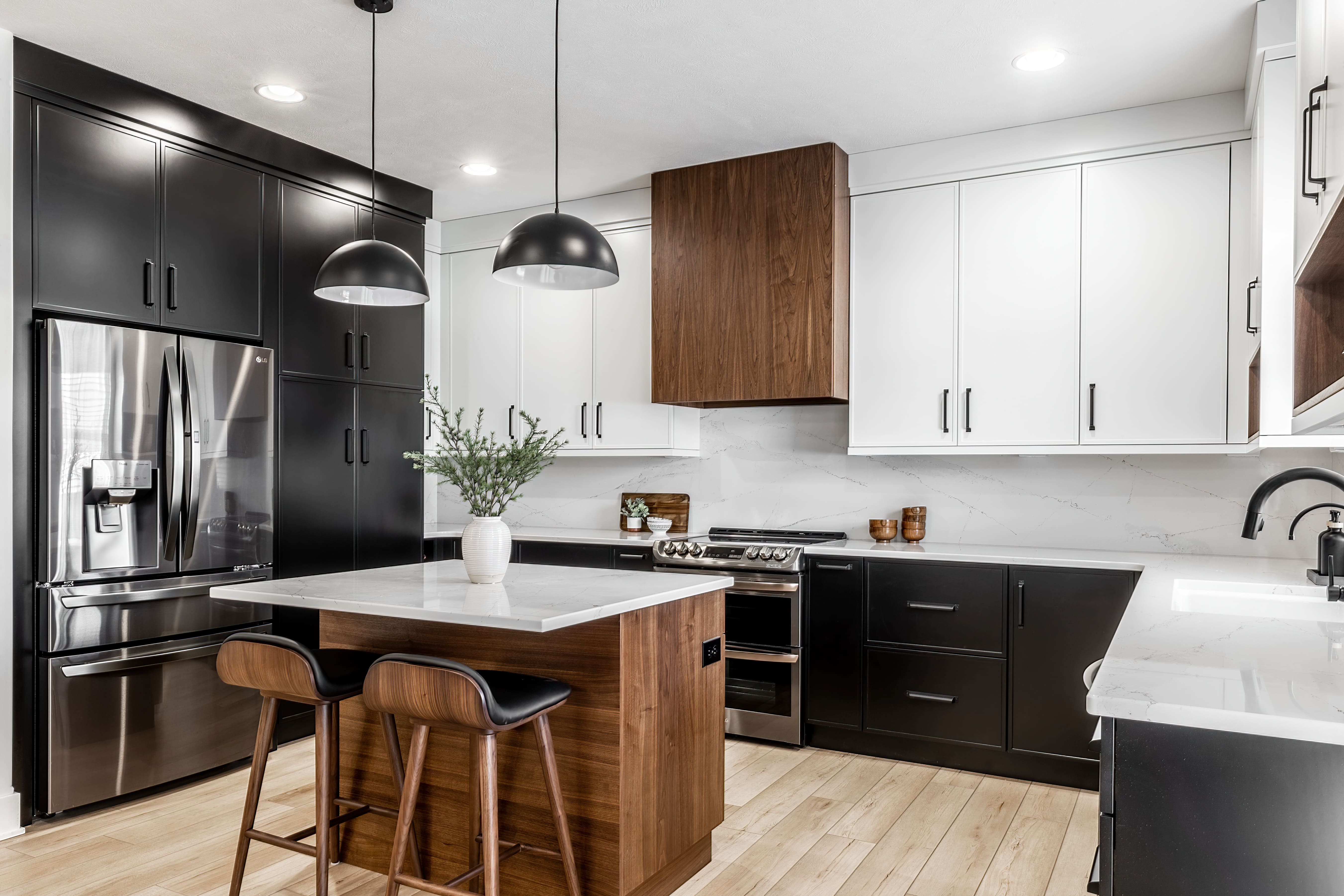 Modern and warm kitchen remodel with black and wood features (1) (1)